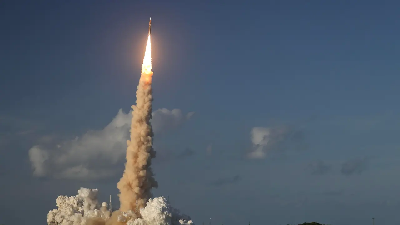 Il lancio riuscito, poi il guasto alla toilette: Artemis 2 è in volo verso  la Luna. Così la Nasa sfida la Cina per la storia